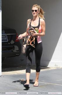 Rosie Huntington-Whiteley feet photo thumbnail