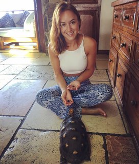 Rosie Jones feet photo thumbnail