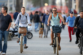 Rosie Jones feet photo thumbnail