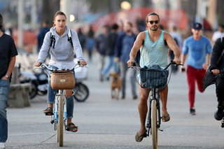 Rosie Jones feet photo thumbnail