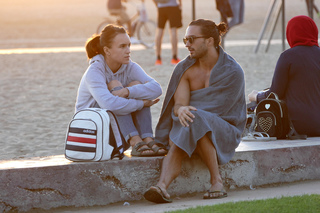 Rosie Jones feet photo thumbnail