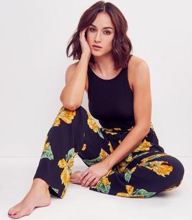 Rosie Jones feet photo thumbnail