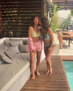 Rosie Jones feet photo thumbnail