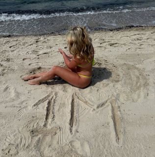Rosie McClelland feet photo 5