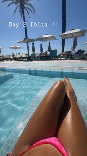 Rosie McClelland feet photo 3