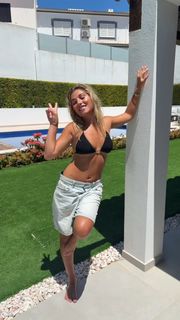 Rosie McClelland feet photo 1