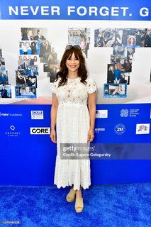 Rosie Perez feet photo thumbnail