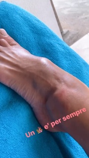 Rossella Brescia feet photo thumbnail