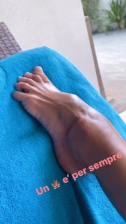 Rossella Brescia feet photo thumbnail