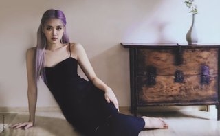 Rosé feet photo thumbnail