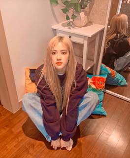 Rosé feet photo thumbnail