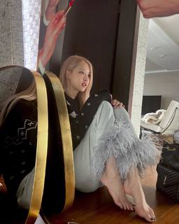Rosé feet photo thumbnail