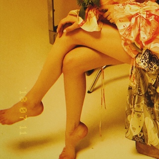 Rosé feet photo thumbnail