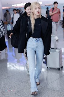 Rosé feet photo thumbnail