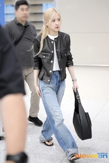 Rosé feet photo thumbnail
