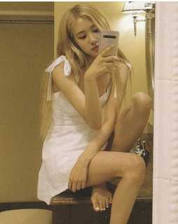 Rosé feet photo thumbnail