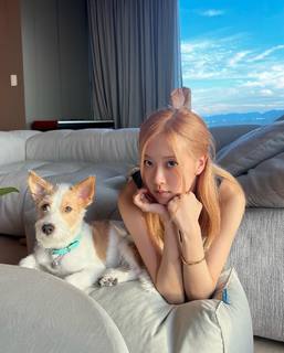 Rosé feet photo thumbnail