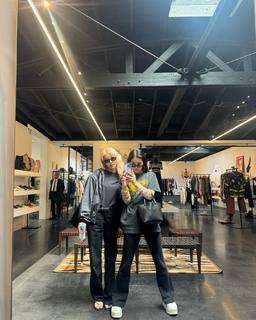 Rosé feet photo thumbnail