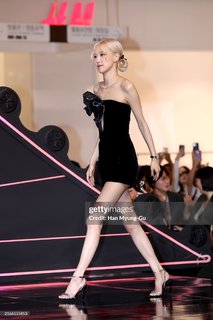 Rosé feet photo thumbnail