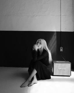 Rosé feet photo thumbnail
