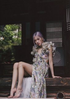 Rosé feet photo thumbnail