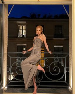 Rosé feet photo thumbnail