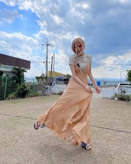 Rosé feet photo thumbnail