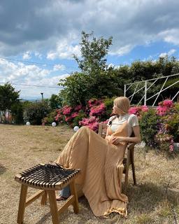 Rosé feet photo thumbnail