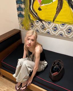Rosé feet photo thumbnail