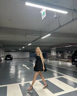 Rosé feet photo thumbnail