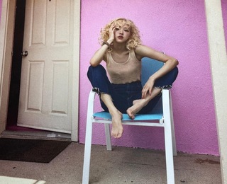 Rosé feet photo thumbnail