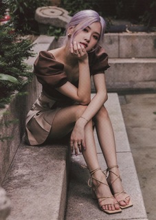Rosé feet photo thumbnail