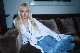 Rosé feet photo thumbnail