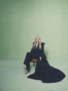Rosé feet photo thumbnail