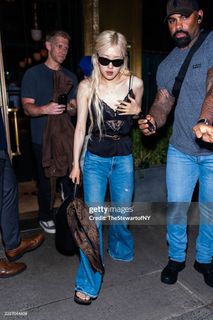 Rosé feet photo thumbnail