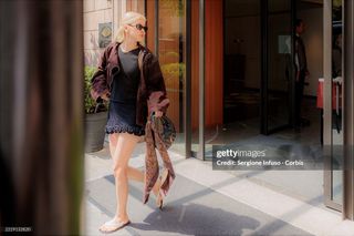 Rosé feet photo thumbnail