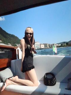 Rosé feet photo thumbnail