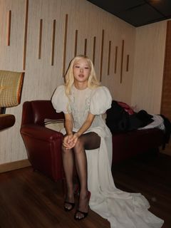 Rosé feet photo thumbnail