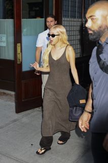 Rosé feet photo thumbnail