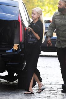 Rosé feet photo thumbnail