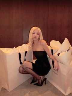 Rosé feet photo 2