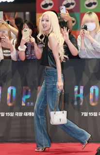 Rosé feet photo 1