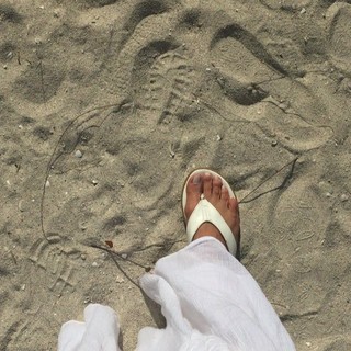 Roxana Castellanos feet photo 5