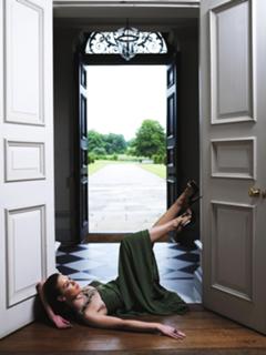 Roxanne McKee feet photo thumbnail