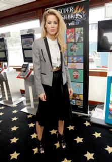 Roxanne McKee feet photo thumbnail