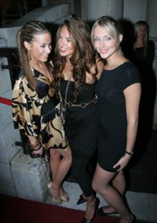 Roxanne McKee feet photo thumbnail