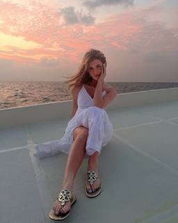 Roxie Wegiel feet photo thumbnail