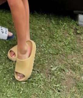 Roxie Wegiel feet photo thumbnail