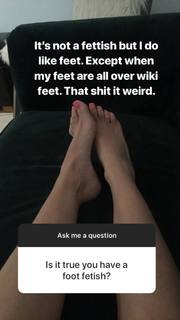 Roxy Striar feet photo 4