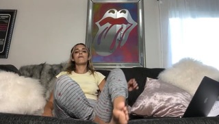 Roxy Striar feet photo 4